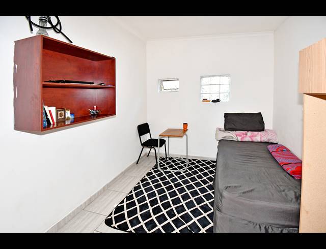 11 BEDROOM HOUSE FOR SALE IN HURST HILL